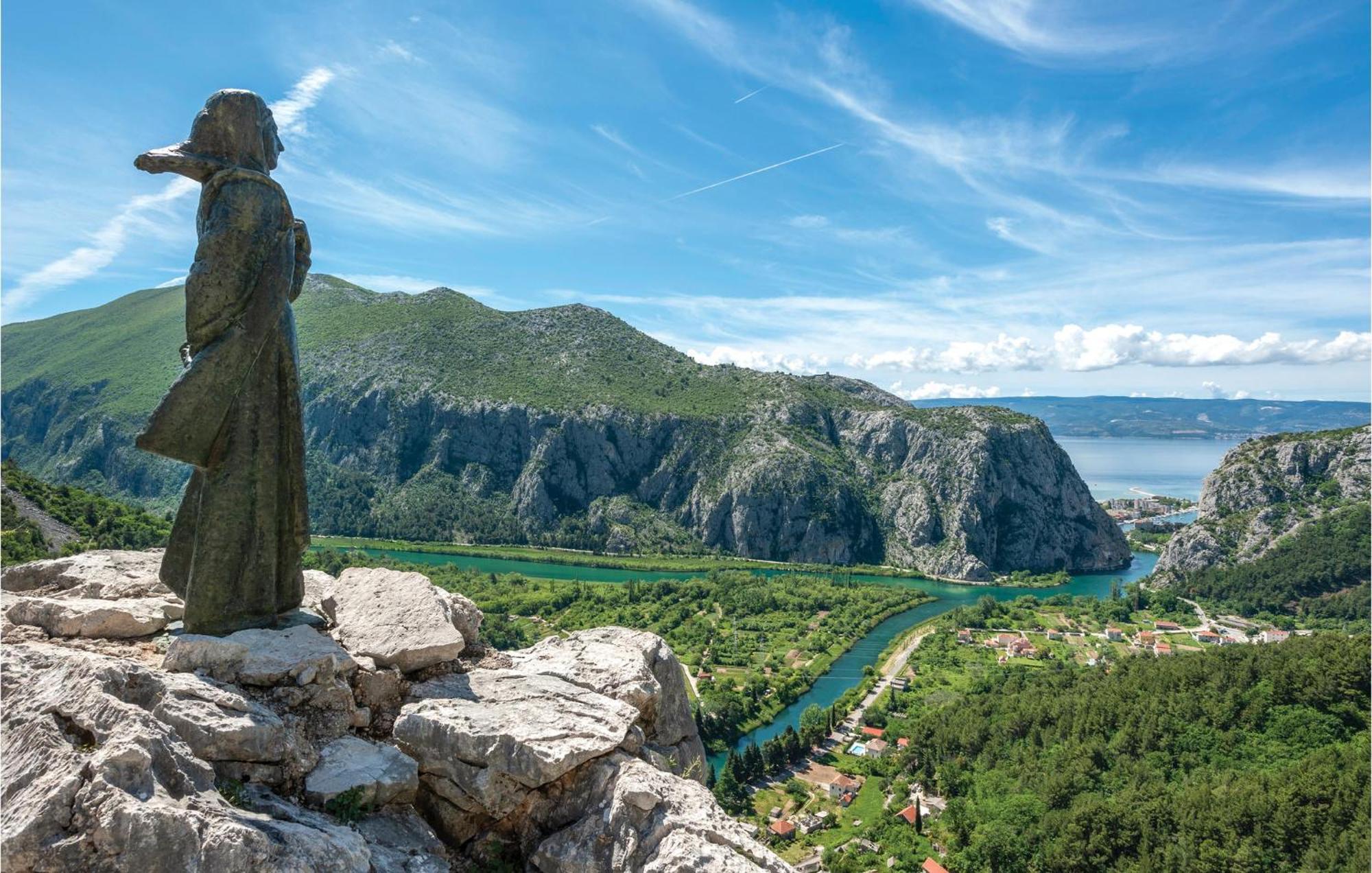 Gorgeous Apartment In Omis With Kitchen Eksteriør bilde